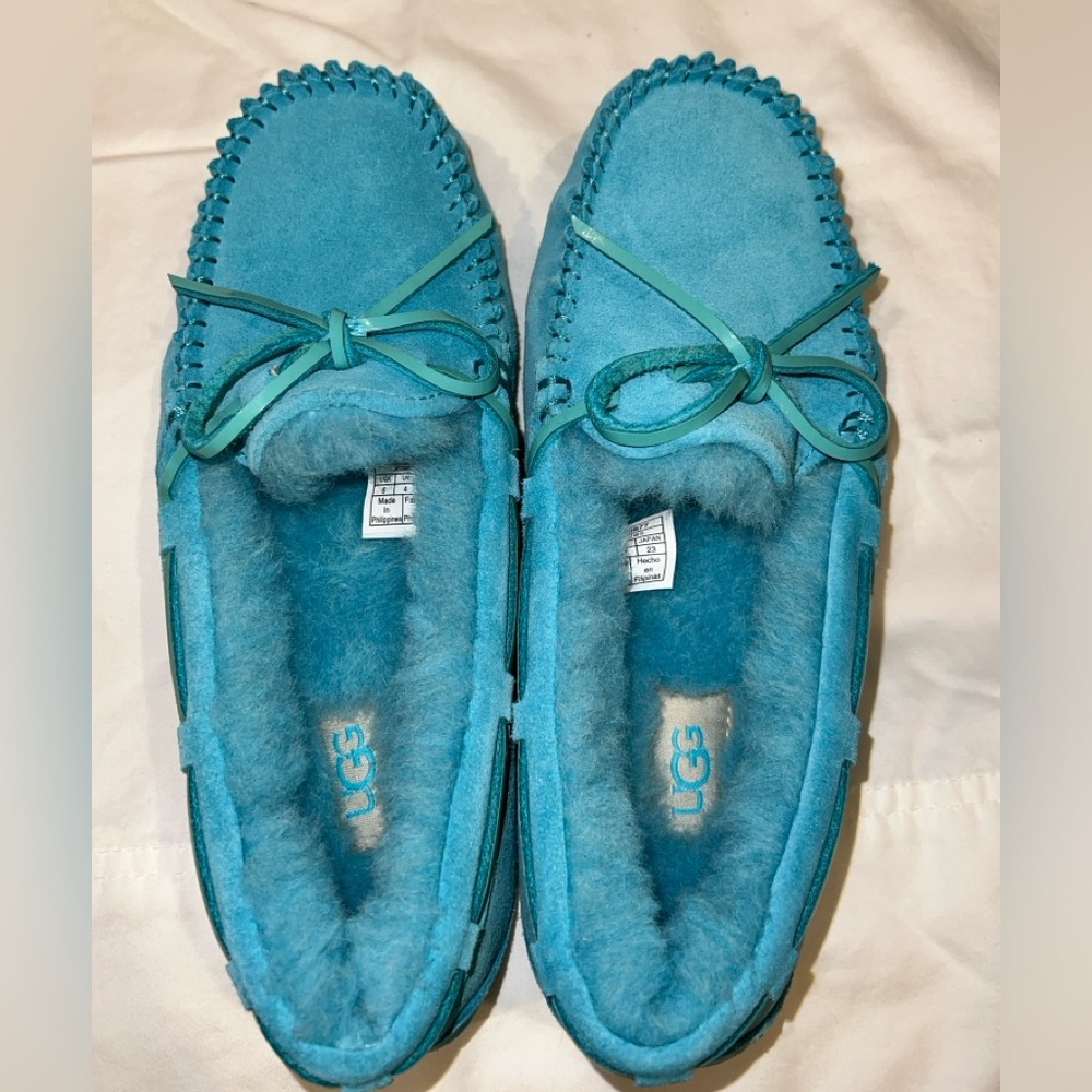 Ugg Dakota Slipper- NWT